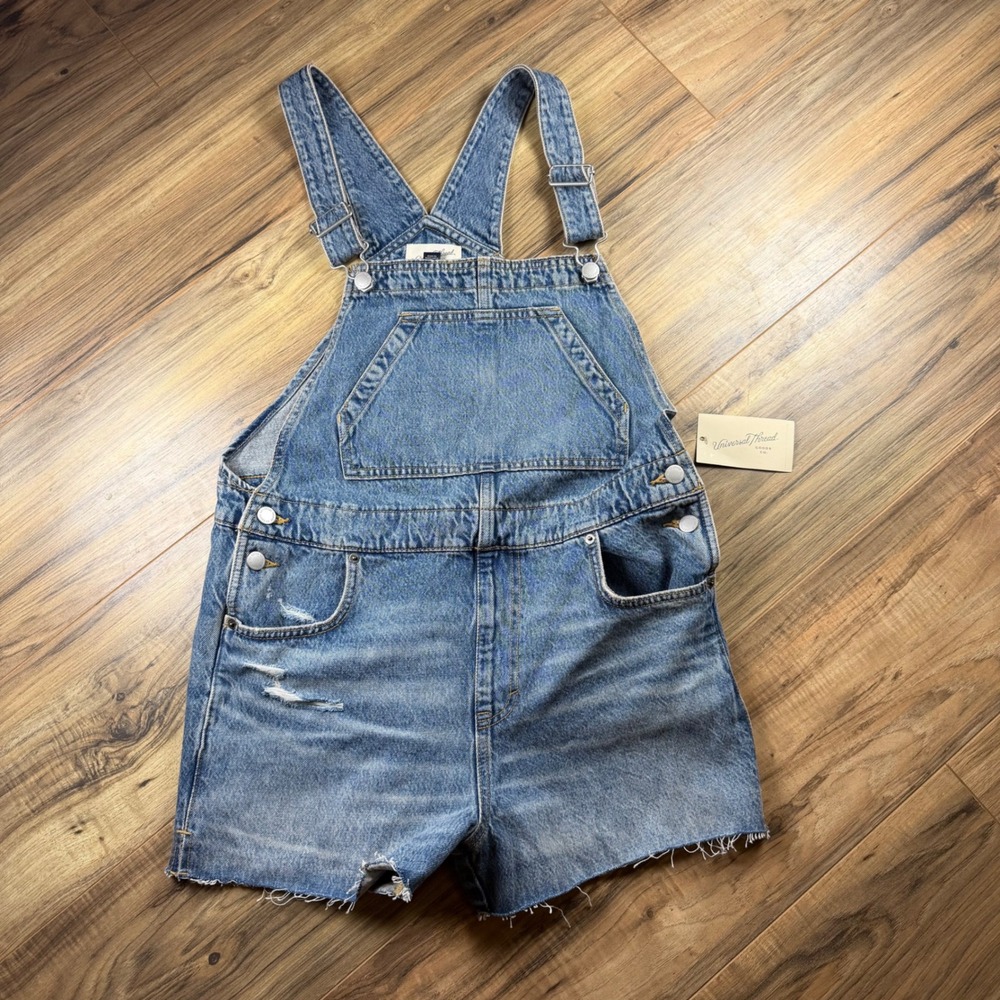 Universal Thread Denim Shortalls Womens M Wash Distressed Raw Hem Size 6 NEW